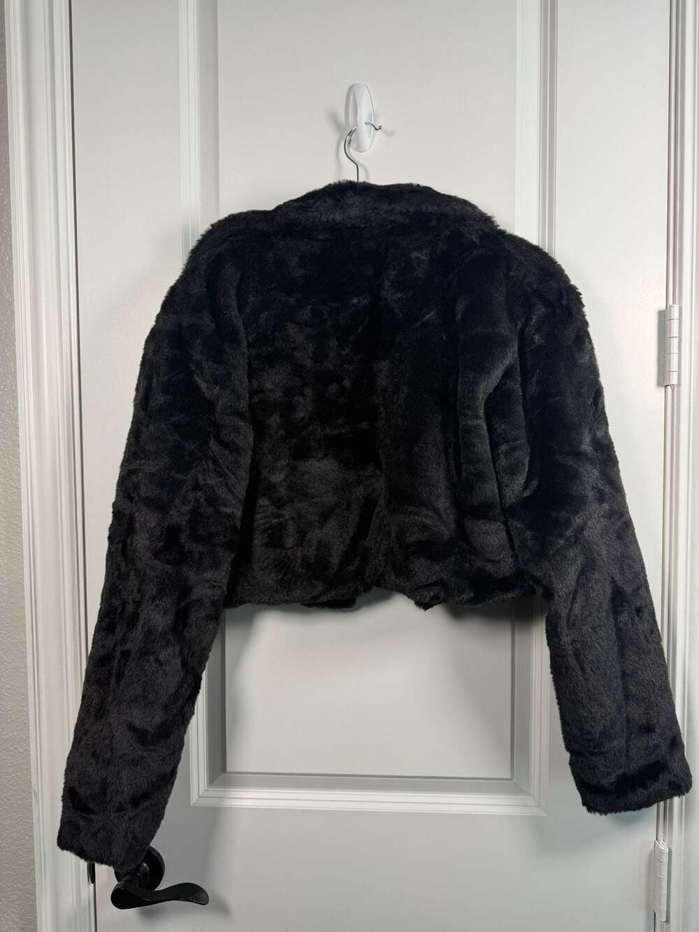 Love Poem by Block Black Cropped Faux Fur Bunny Jacket Size Small - Picture 4 of 5